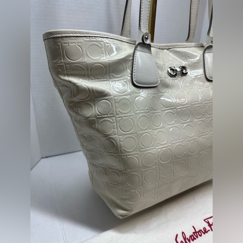 Authentic Salvatore Ferragamo Gancini Embossed Leather w/ COA - Picture 5 of 15